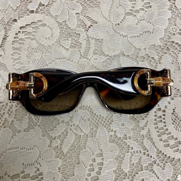 Gucci, Italy, GG29701S BrownTortoise Sunglasses with Original Case - Picture 7 of 16